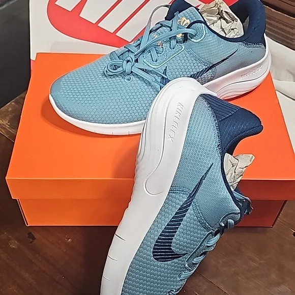 Nike sneakers - Picture 3 of 3